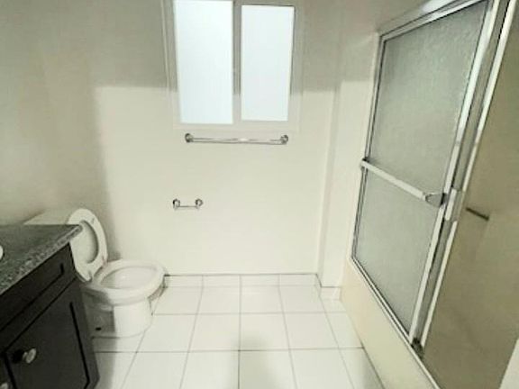 5th image of 1735 Peyton Ave #2119