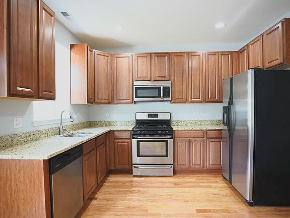 2nd image of 3045 W Fullerton Ave #3051-3