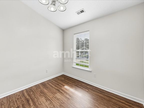 5th image of 219 Bellport Dr