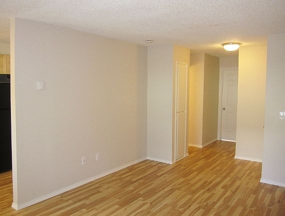 3rd image of 1501-1579 SE Stark St #1557