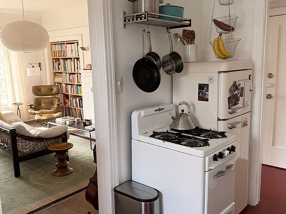 5th image of 1141 Echo Park Ave #201
