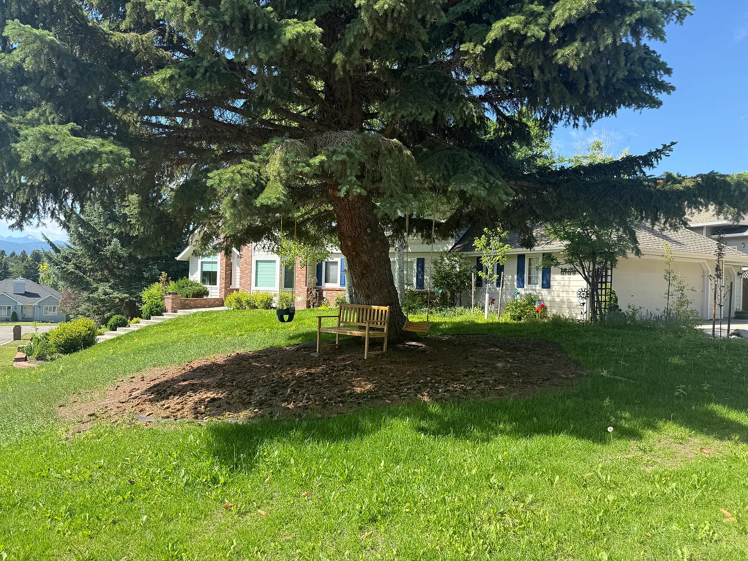 4 bed, 3.5 bath, 3200 sqft, $5,500 — Photo 2