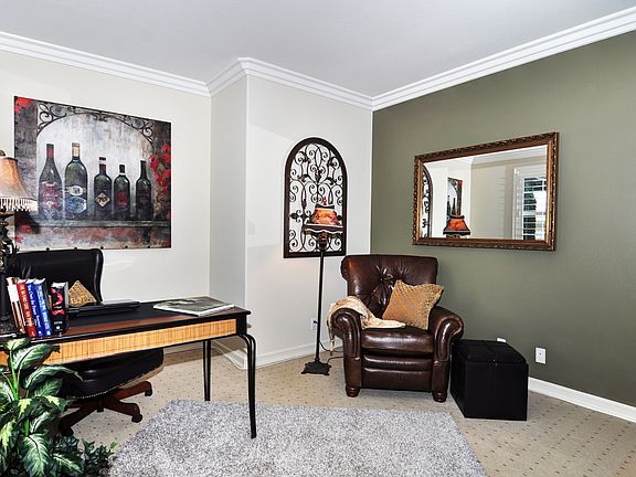 DOWNSTAIRS OFFICE / ROOM