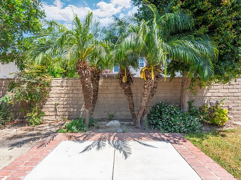 156 Appletree Ave — Photo 32