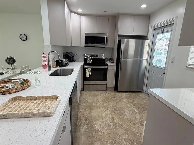 219 NE 14th Ave #101 — Photo 13