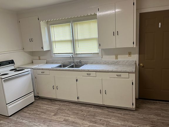 New kitchen faucet and countertop