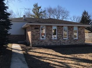 2329 Charmingfare Dr, Woodridge, IL