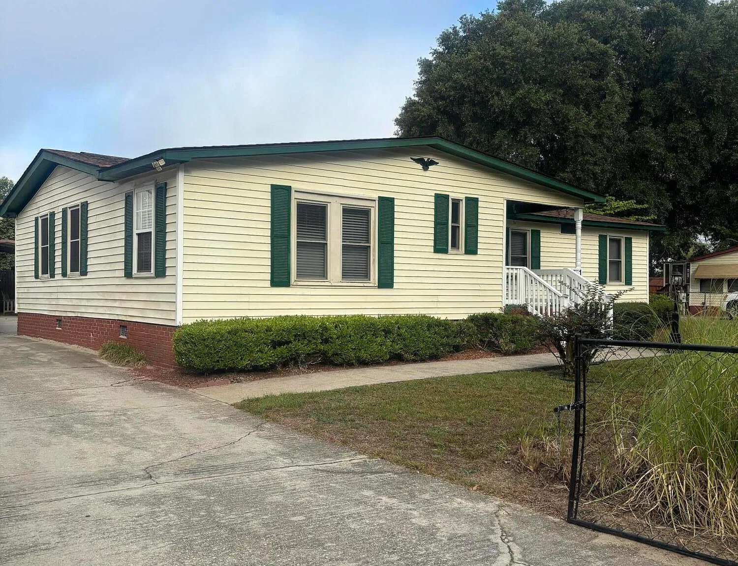 3 bed, 2.0 bath, 1570 sqft, $1,200 — Photo 2