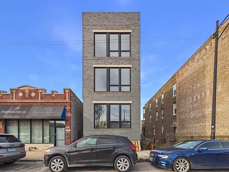 2236 W Cermak Rd #1R — Photo 1