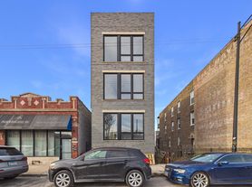 2236 W Cermak Rd, Chicago, IL
