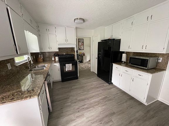 5th image of 505 Neil Ct