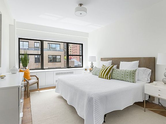 3rd image of 340 E 74th St APT 12B