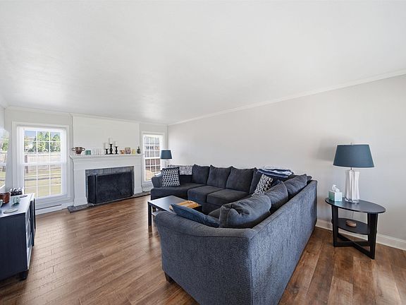 5th image of 5702 N Biltmore Ave