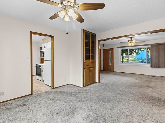 5th image of 502 E 10th St