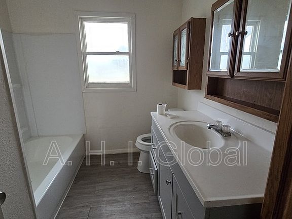 2nd image of 2213 SE 22nd Ave