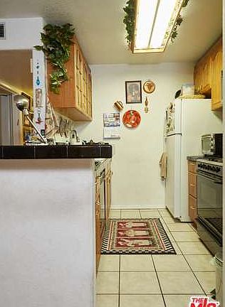 2nd image of 18620 Hatteras St Unit 260