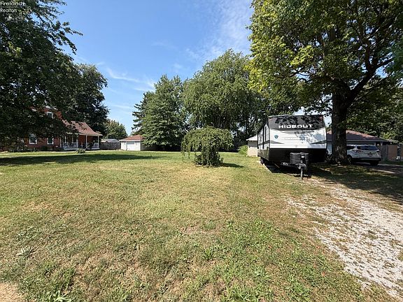 5th image of 429 W Cherry St