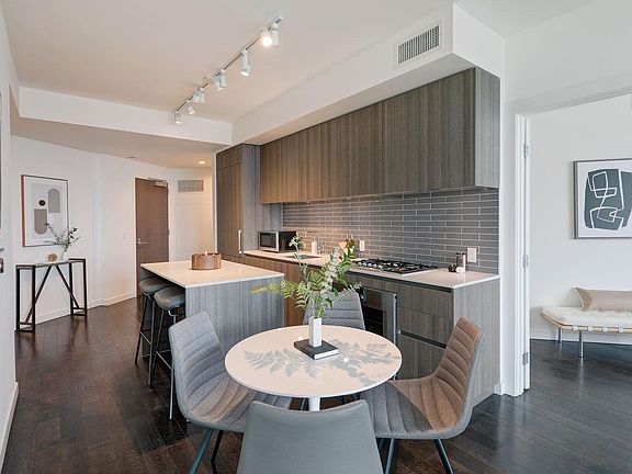 5th image of 1000 3rd St #6XX