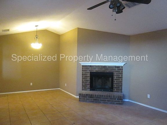 2nd image of 4404 Columbus Trl