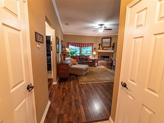4th image of 424 Vista Way Dr