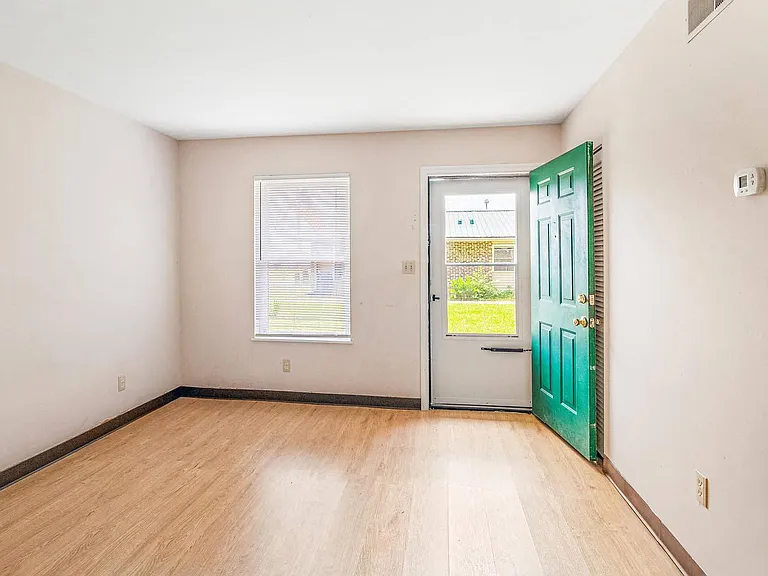 Walnut Street Apartments — Photo 20