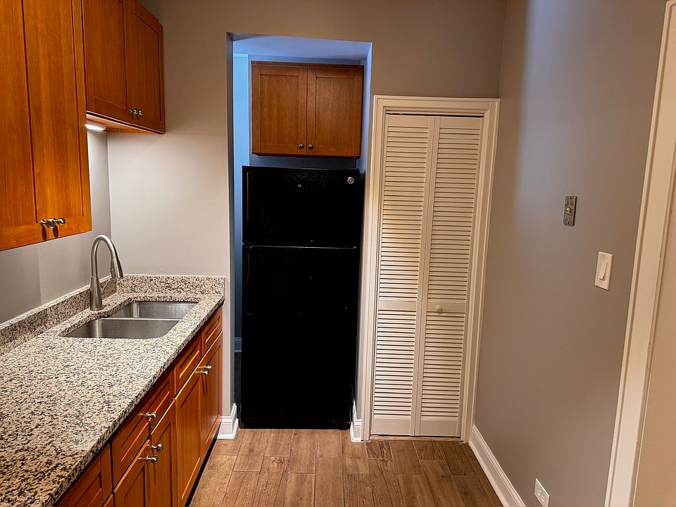 1st image of 7138 S Ridgeland Ave APT 2