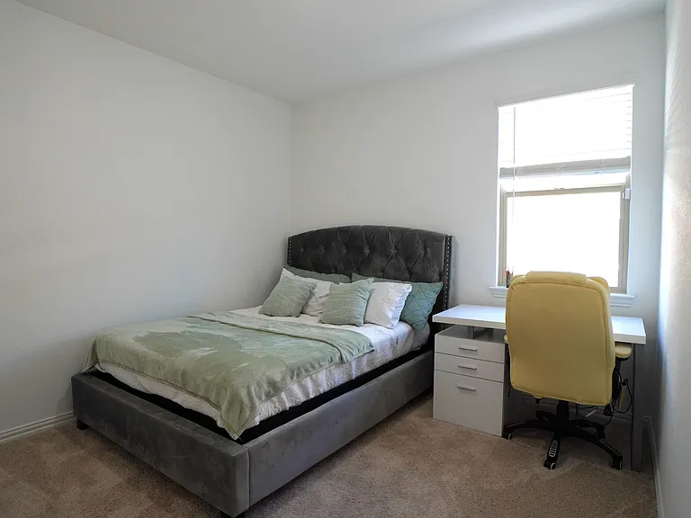 725 Alden Dr — Photo 17