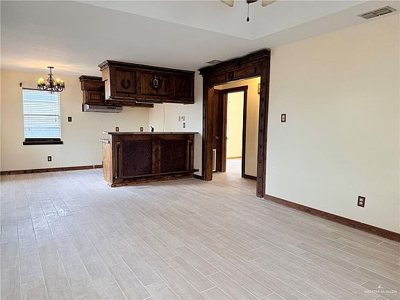 3rd image of 615 Citrus Ave