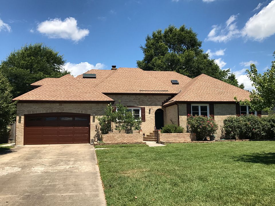 1st image of 2208 Wild Oak Cres