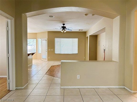 3rd image of 10848 Milbank Ave