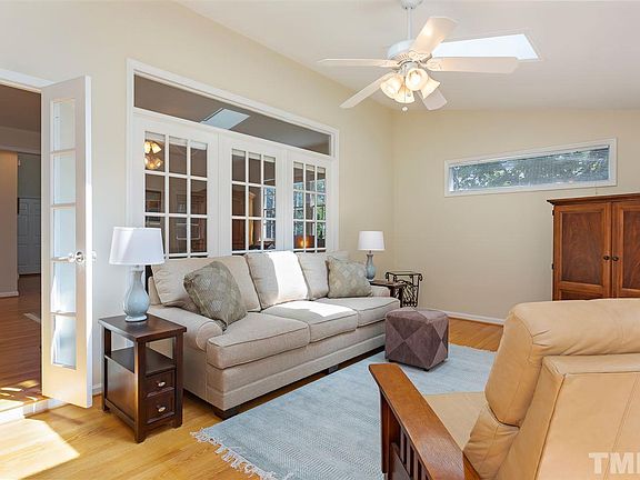 5th image of 403 Perry Creek Dr