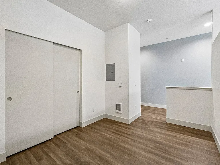 24-web-or-mls-1210 N 152nd St unit 227 Shoreline-S2606-008