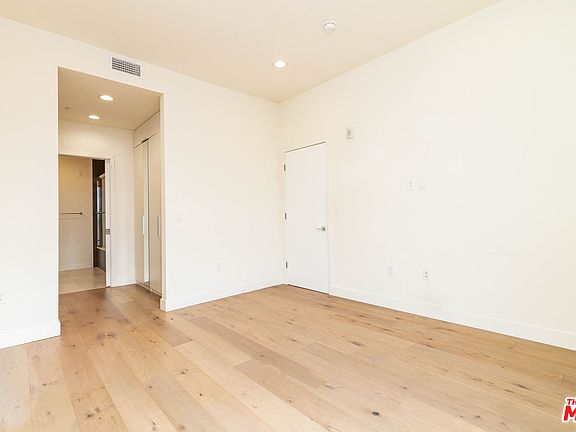 3rd image of 105 S Mariposa Ave #510