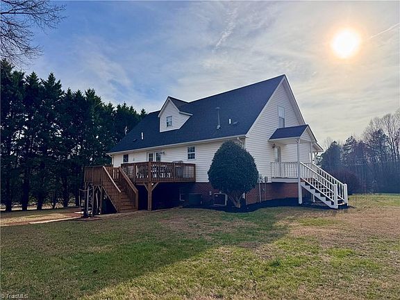 4th image of 4003 Daisy Dr