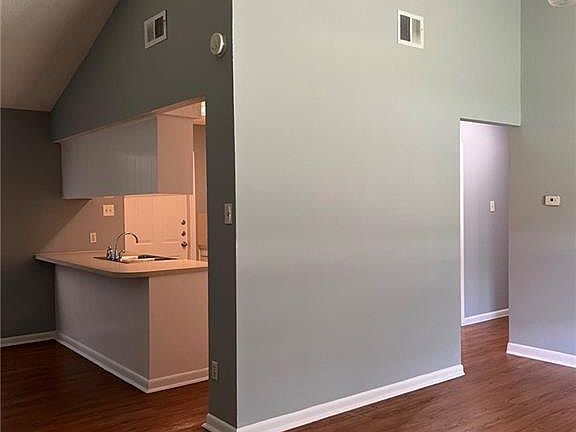 4th image of 207 W Noton St #A