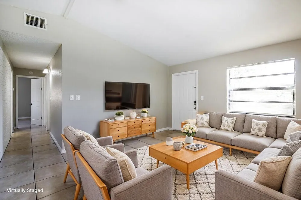 4 bed, 2.0 bath, 1100 sqft, $2,630 — Photo 3