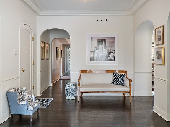 4th image of 1209 N Astor St #12S