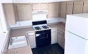 3rd image of 3400 Cabana Dr #2009-1