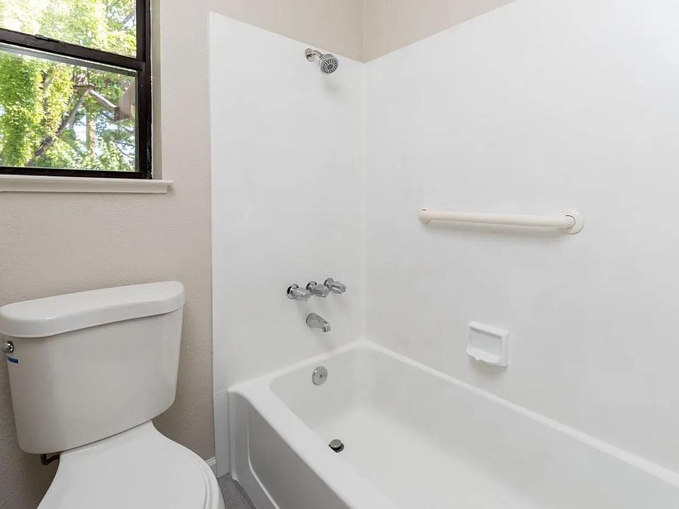 1st image of 918 Cherry Glen Cir