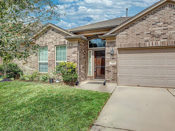 2nd image of 23818 Hawthorn Dale Ct