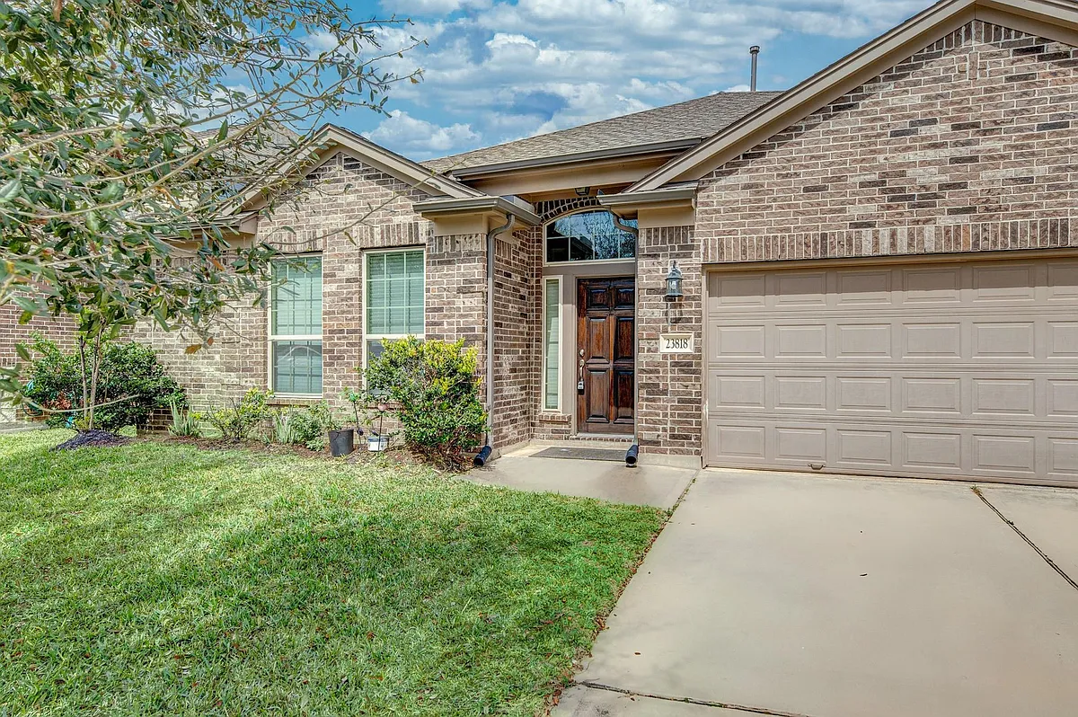 Building Photo - 23818 Hawthorn Dale Ct