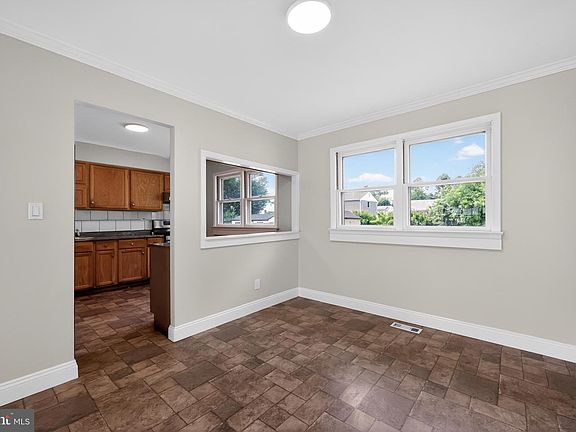 5th image of 19 Lansberry Dr