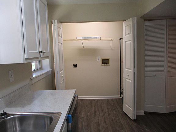 5th image of 2516 Wallace Ave APT 1
