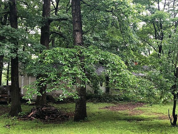 3rd image of 16010 Tiffany Ln