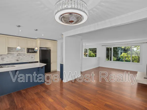 1930 Golfview Rd, Kelowna, BC V1Y 4T9