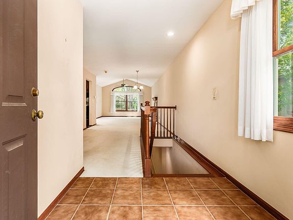 2nd image of 281 Meadowlark Ln