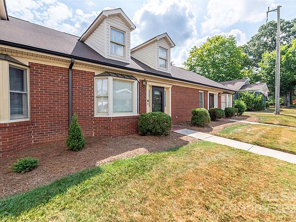 3rd image of 124 N Oakwood Dr