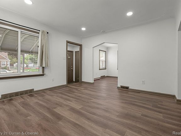 3rd image of 10696 Stratman St