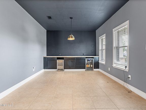 4th image of 13763 Laurelwood Ln