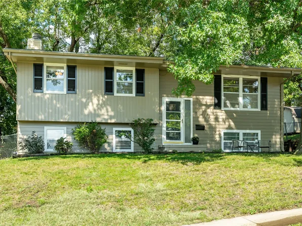 2422 Richmond Ave, Des Moines, IA 50317
